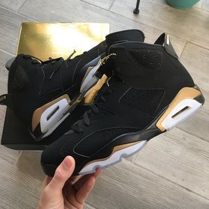 DS Jordan 6 Defining Moment size 10.5